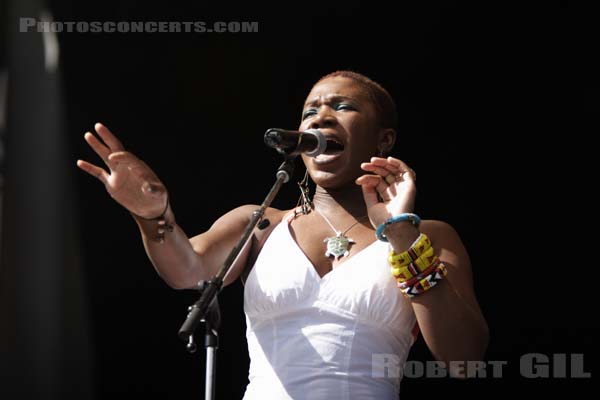 INDIA ARIE - 2006-08-25 - SAINT CLOUD - Domaine National - Scene de la Cascade - 